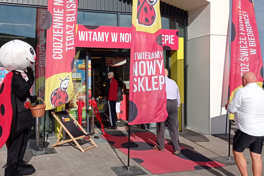 Biedronka na ul. Janasa po liftingu