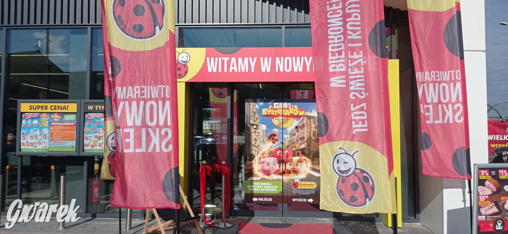 Biedronka na ul. Janasa po liftingu