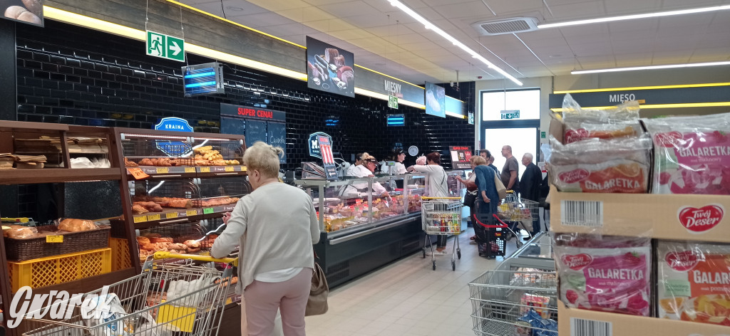 Biedronka na ul. Janasa po liftingu