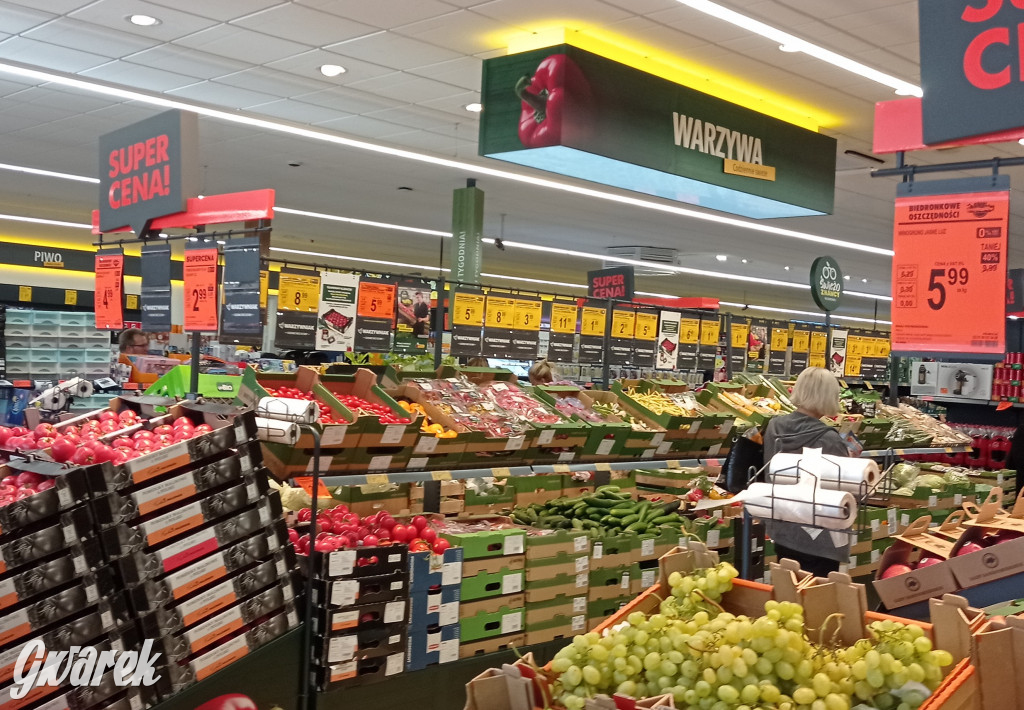 Biedronka na ul. Janasa po liftingu