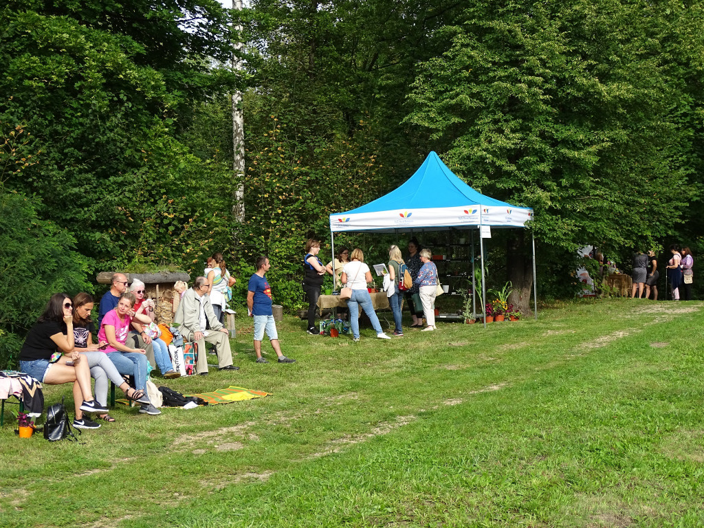 Piknik w ogrodzie botanicznym