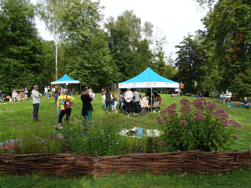 Piknik w ogrodzie botanicznym