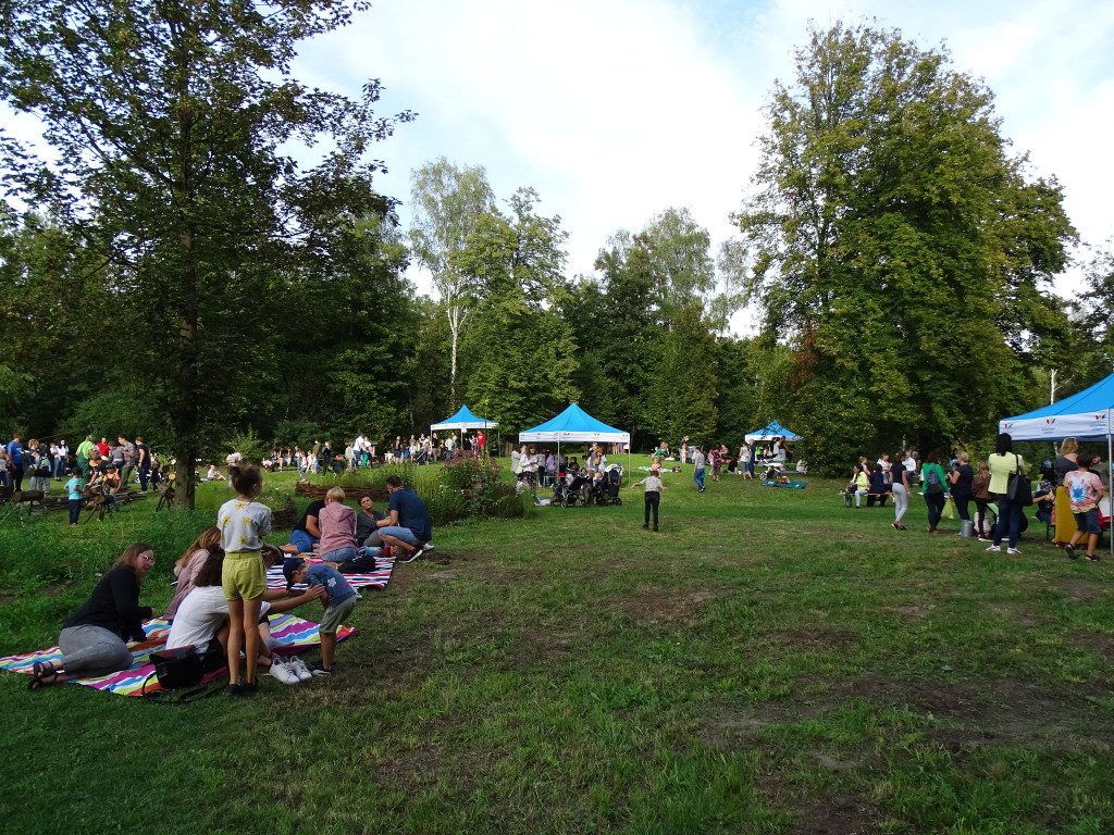 Piknik w ogrodzie botanicznym