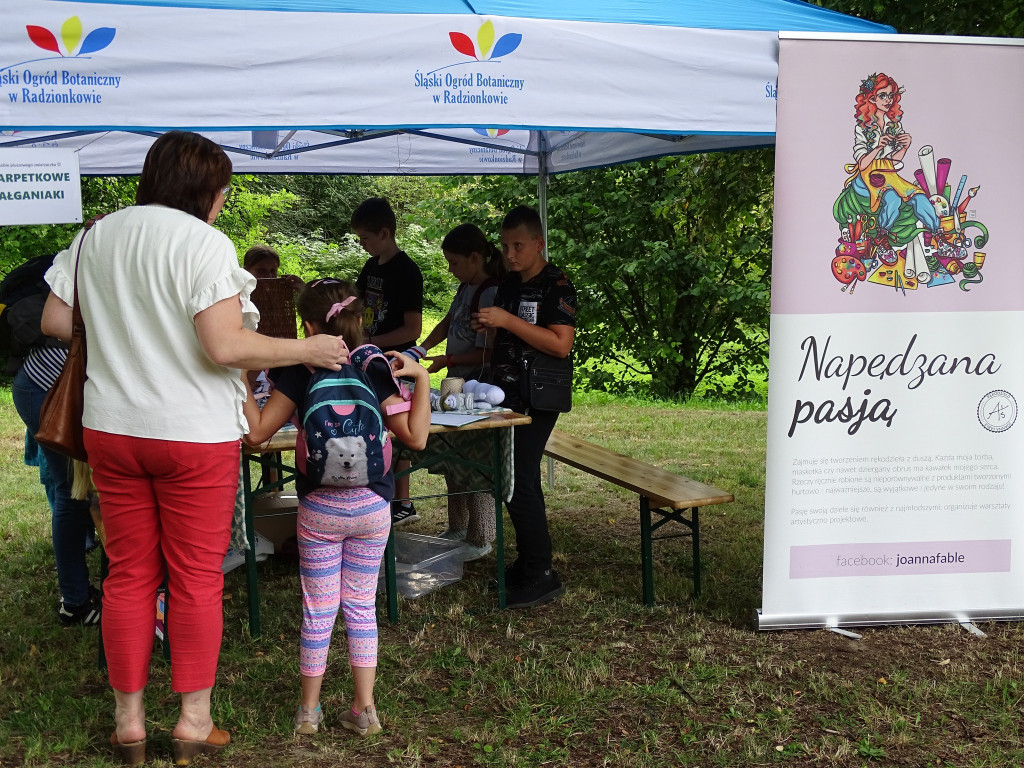 Piknik w ogrodzie botanicznym