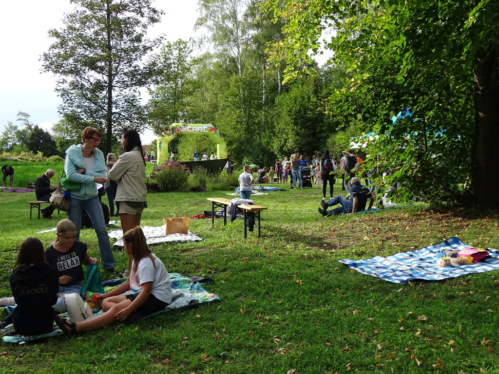 Piknik w ogrodzie botanicznym