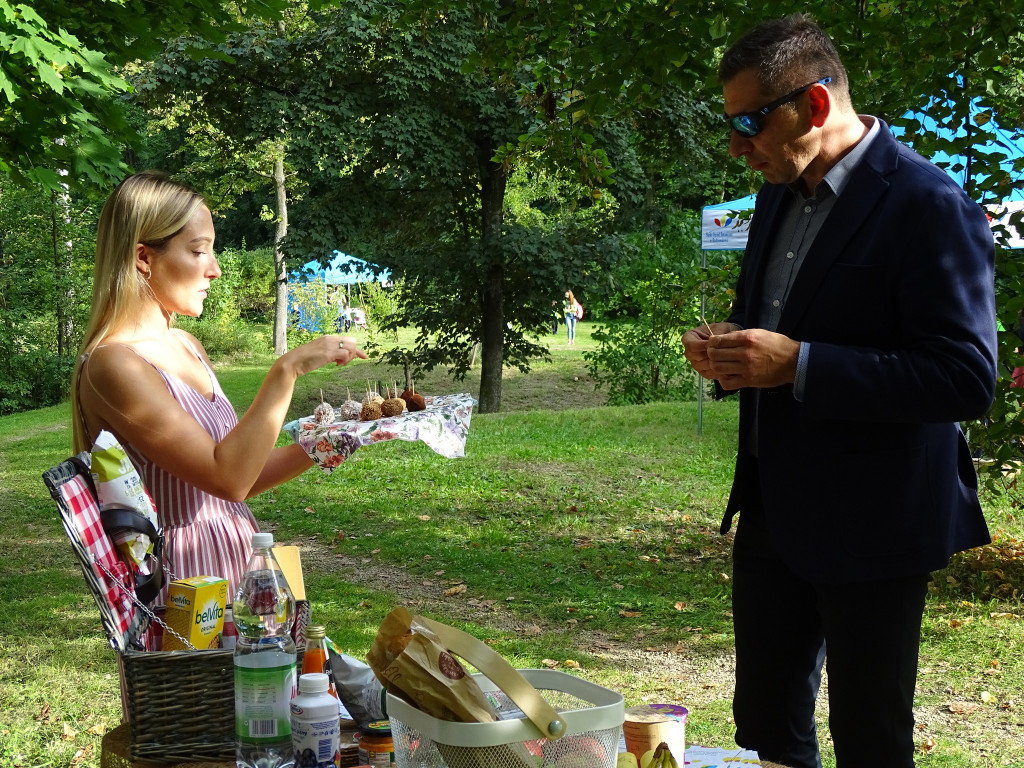 Piknik w ogrodzie botanicznym