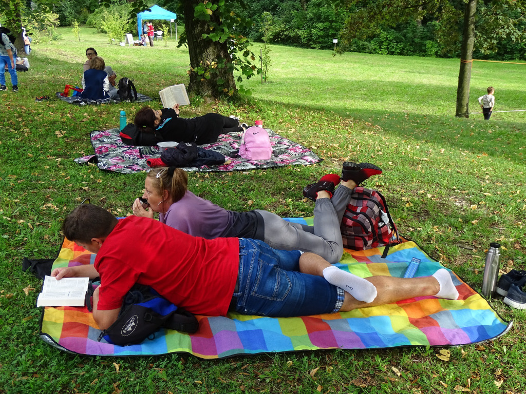 Piknik w ogrodzie botanicznym