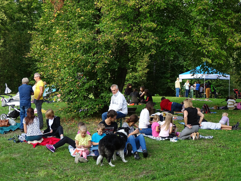 Piknik w ogrodzie botanicznym