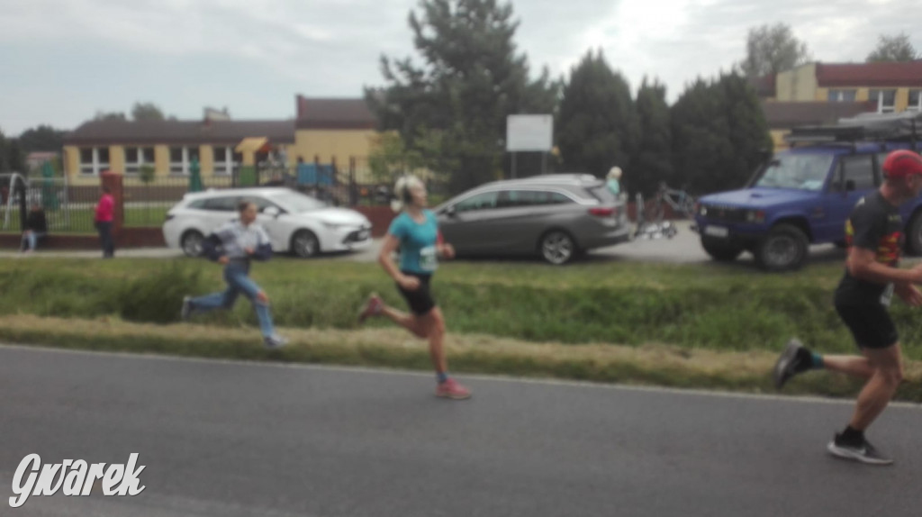 Biegowe zawody i pomidory