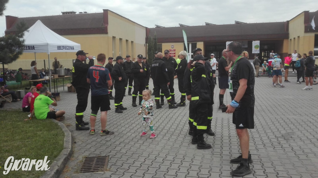 Biegowe zawody i pomidory