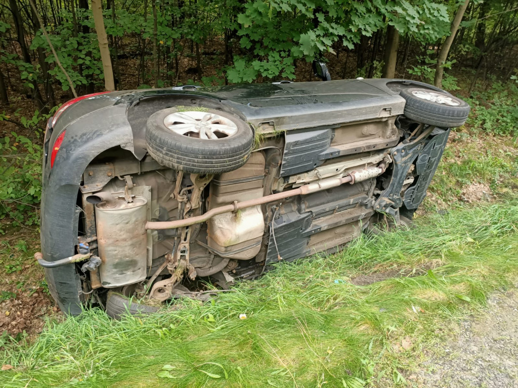 Dachowania aut w Ostrożnicy i Świętoszowicach