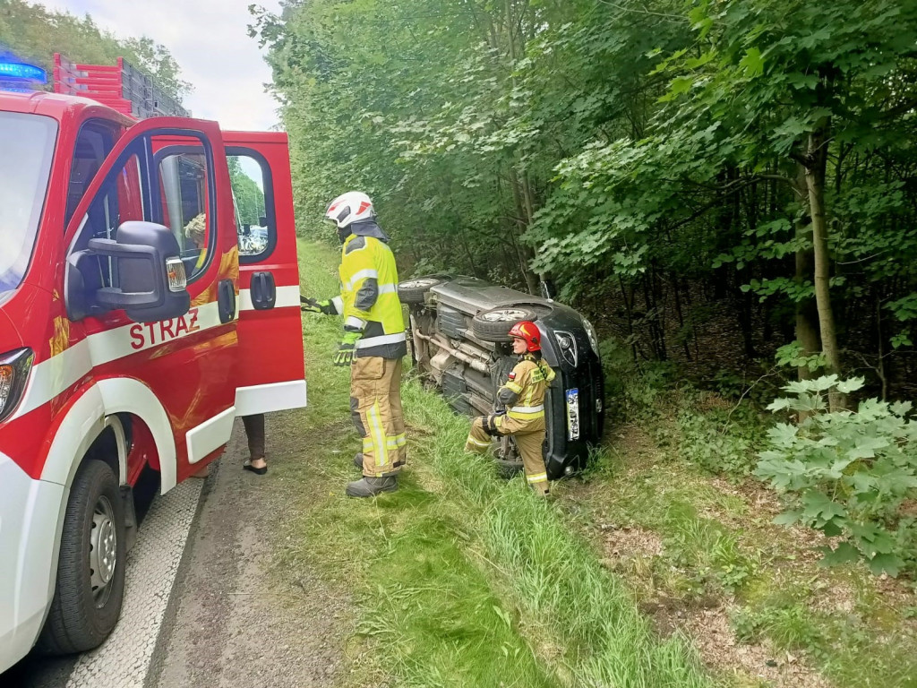Dachowania aut w Ostrożnicy i Świętoszowicach