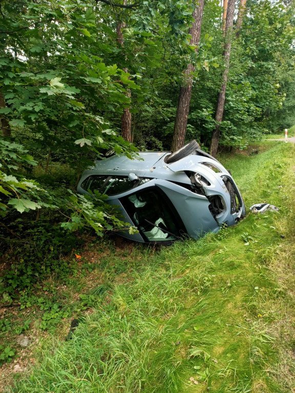 Dachowania aut w Ostrożnicy i Świętoszowicach