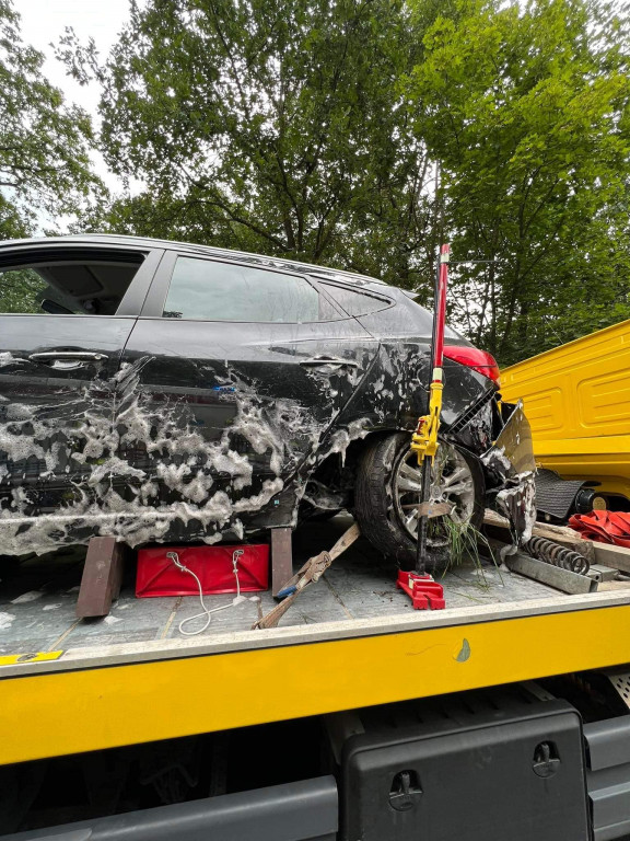 Dachowania aut w Ostrożnicy i Świętoszowicach