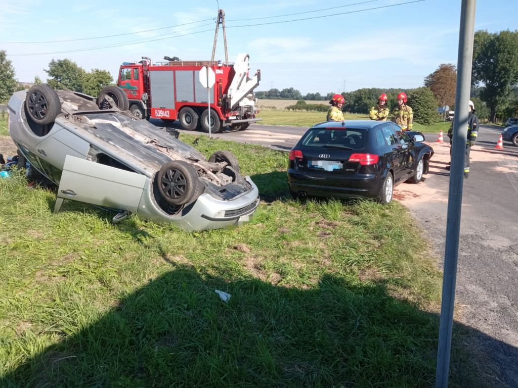 Dachowania aut w Ostrożnicy i Świętoszowicach