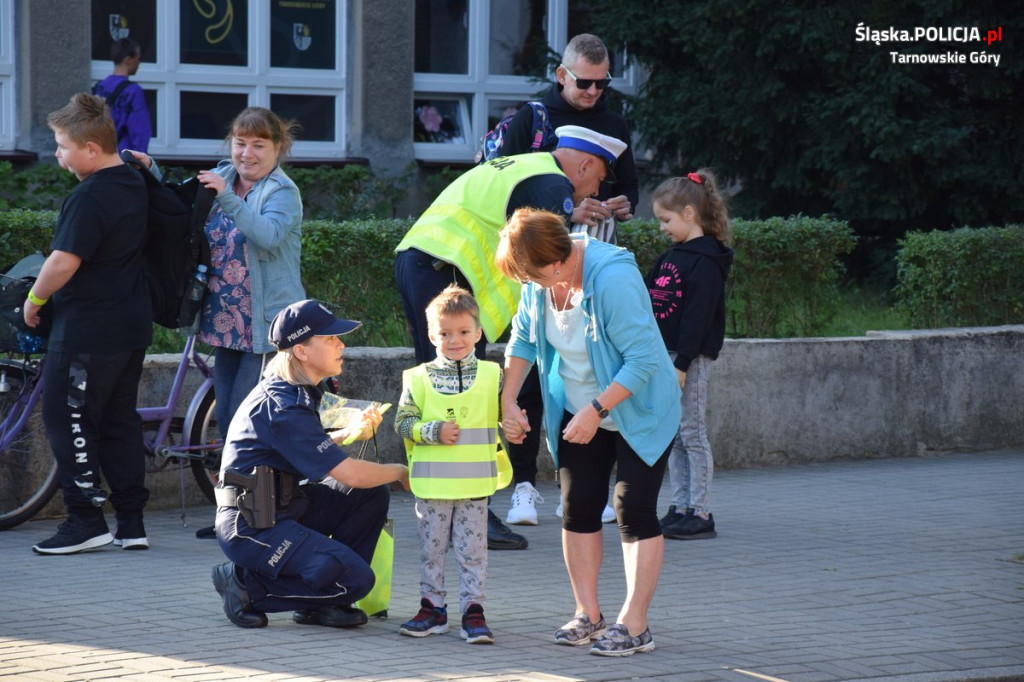 Akcja policji przy Szkole Podstawowej nr 3