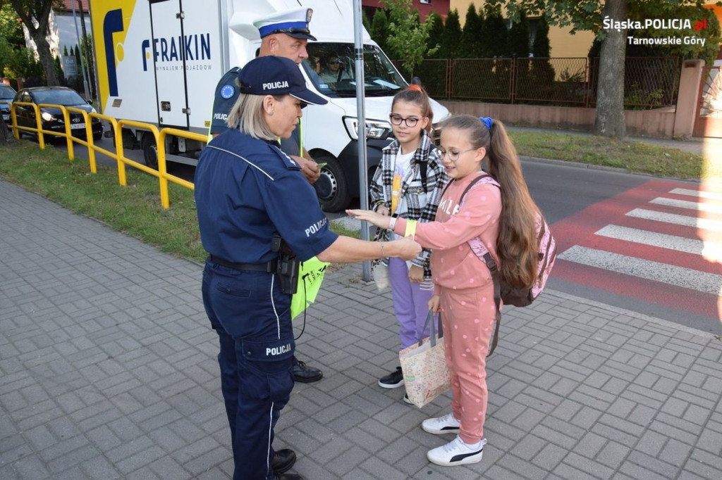 Akcja policji przy Szkole Podstawowej nr 3