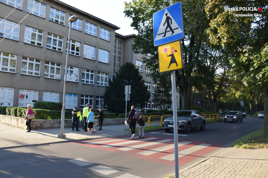 Akcja policji przy Szkole Podstawowej nr 3