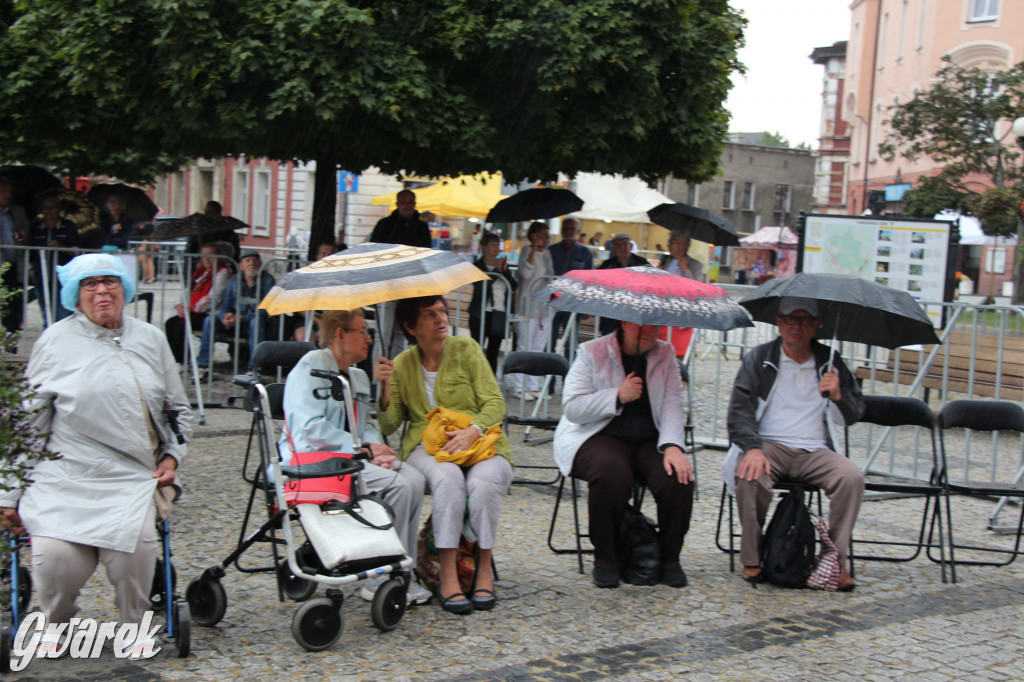 Gwarki. Na początek zaśpiewało 300 chórzystów