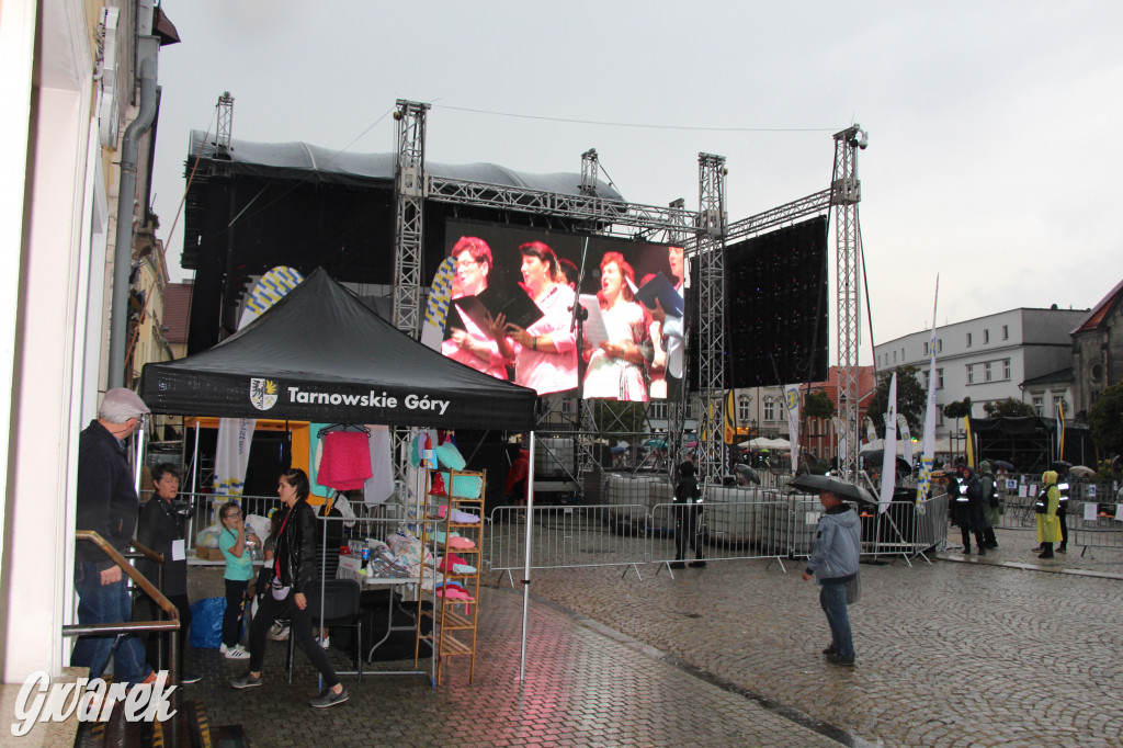 Gwarki. Na początek zaśpiewało 300 chórzystów