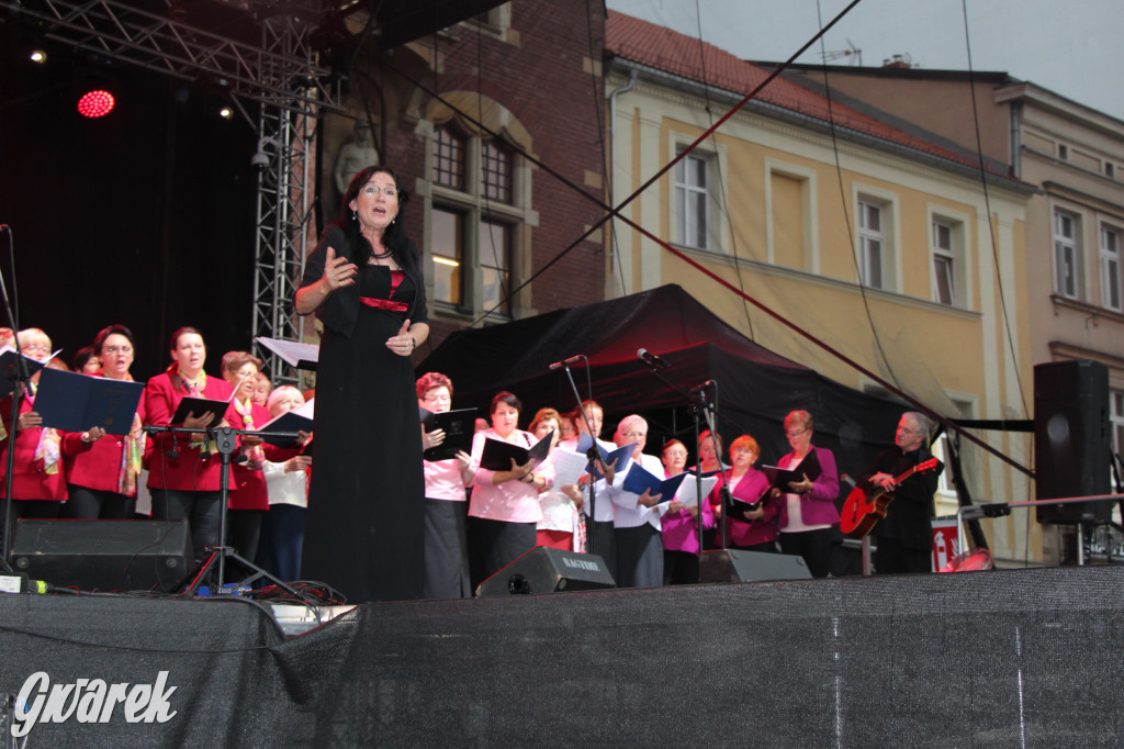 Gwarki. Na początek zaśpiewało 300 chórzystów