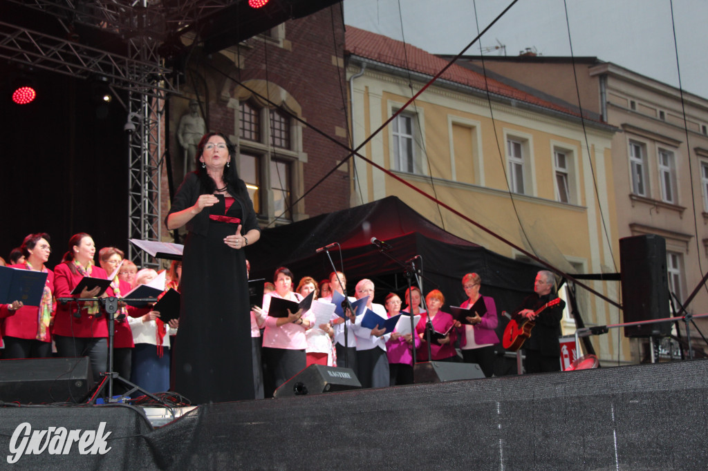 Gwarki. Na początek zaśpiewało 300 chórzystów