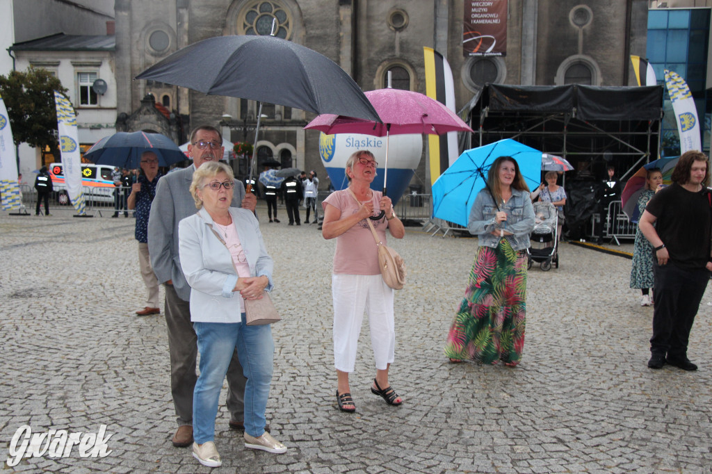 Gwarki. Na początek zaśpiewało 300 chórzystów