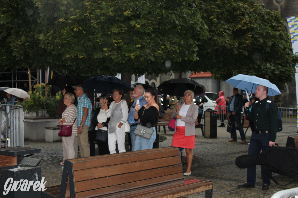 Gwarki. Na początek zaśpiewało 300 chórzystów