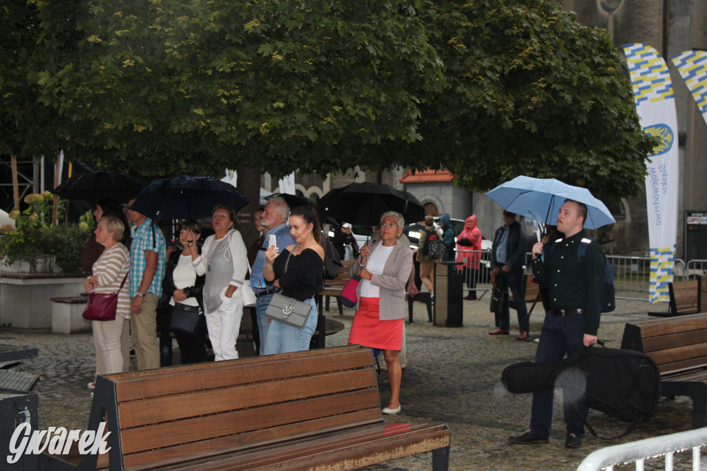 Gwarki. Na początek zaśpiewało 300 chórzystów