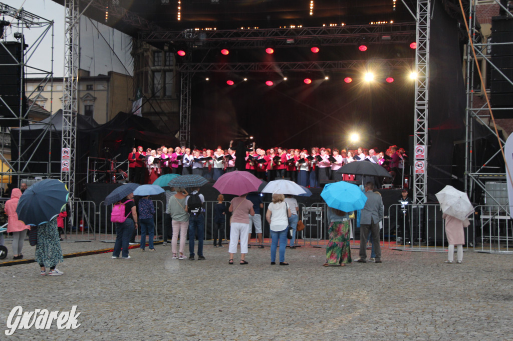 Gwarki. Na początek zaśpiewało 300 chórzystów