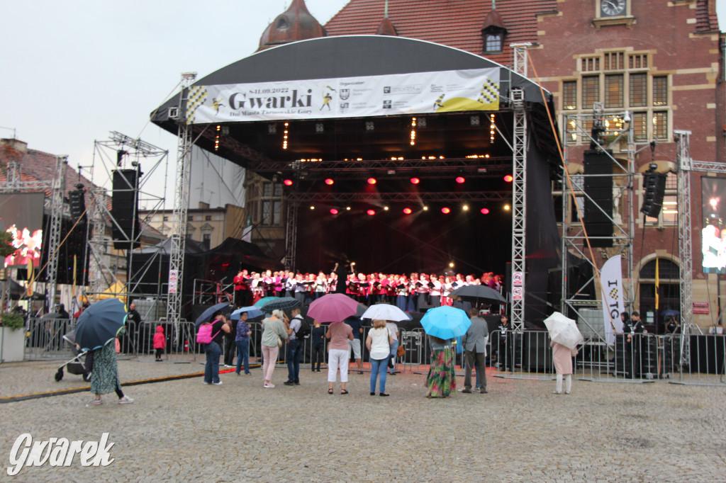 Gwarki. Na początek zaśpiewało 300 chórzystów