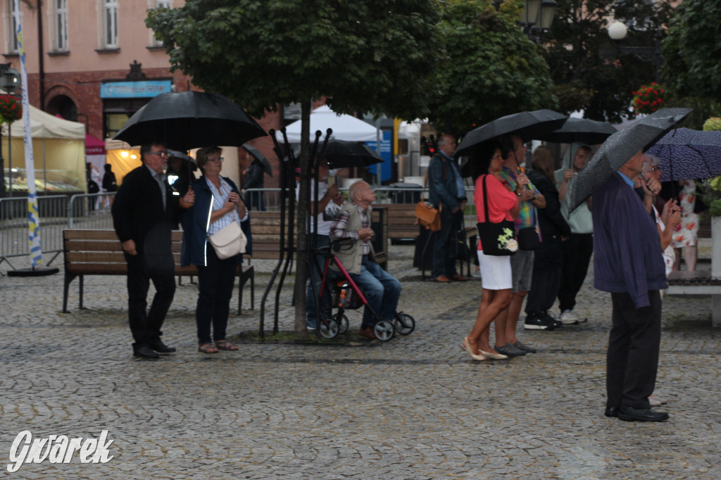 Gwarki. Na początek zaśpiewało 300 chórzystów