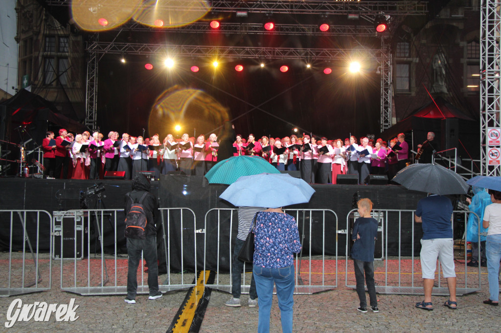 Gwarki. Na początek zaśpiewało 300 chórzystów