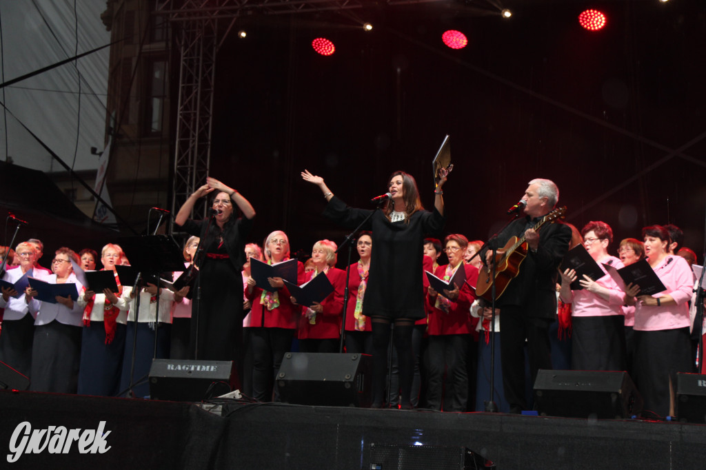 Gwarki. Na początek zaśpiewało 300 chórzystów