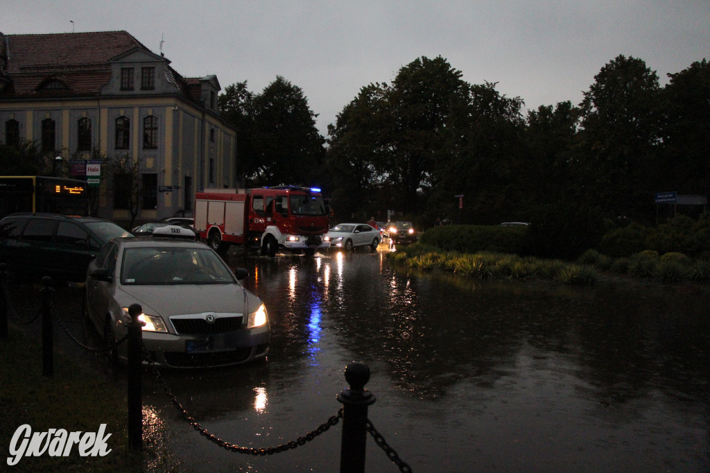 Zalane i zablokowane rondo Ranoszka