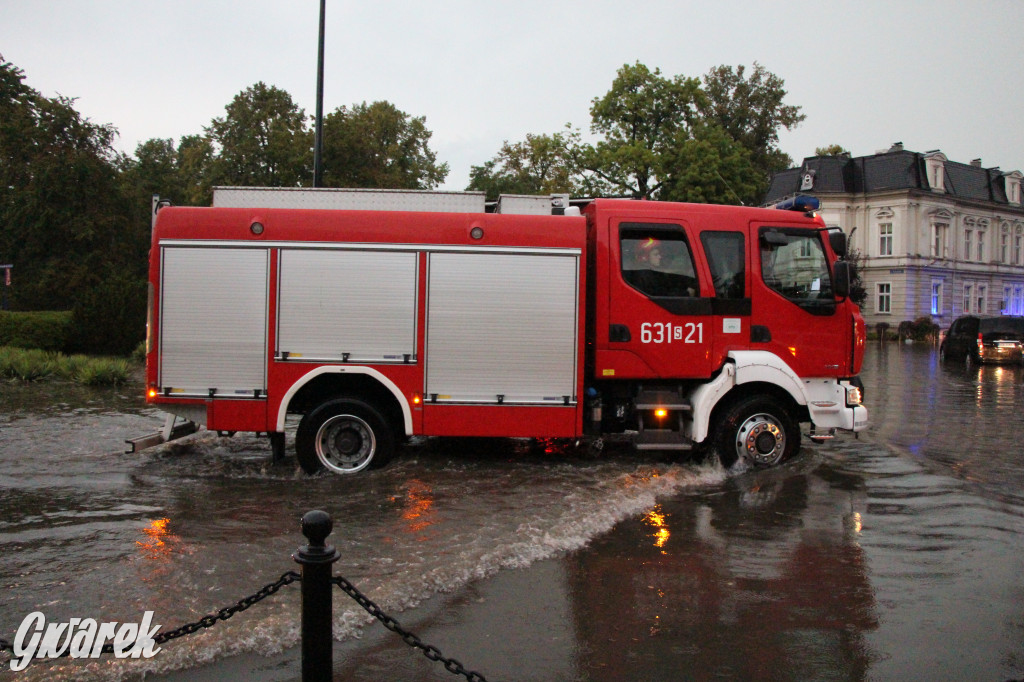 Zalane i zablokowane rondo Ranoszka