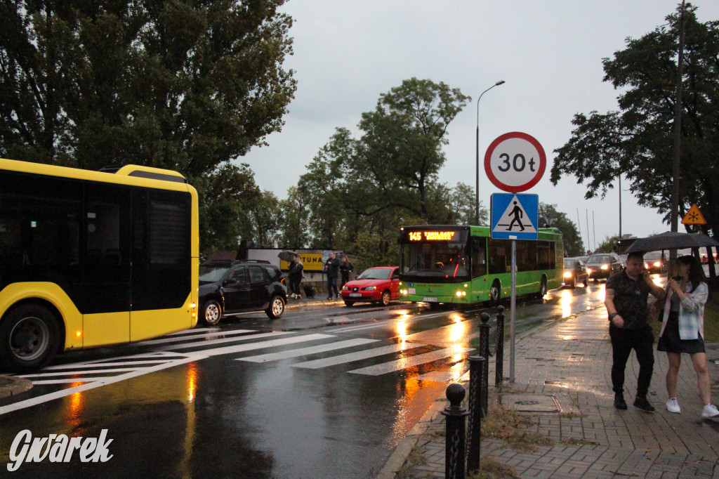 Zalane i zablokowane rondo Ranoszka