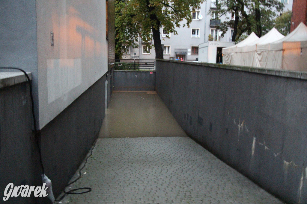 Zalane i zablokowane rondo Ranoszka