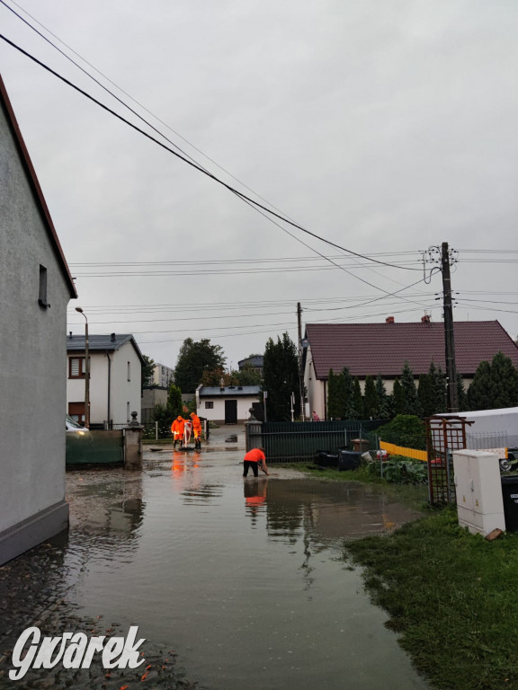 Zalane i zablokowane rondo Ranoszka