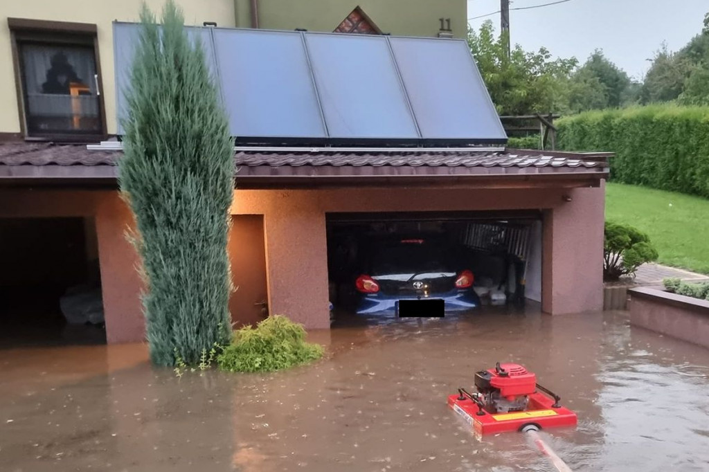 Rekordowa powódź, zamknięta hala sportowa