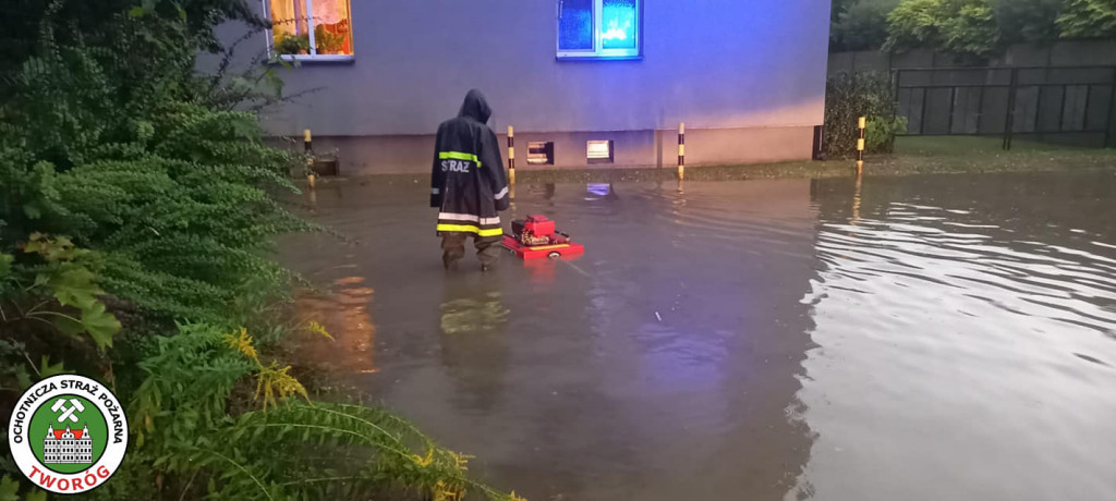 Rekordowa powódź, zamknięta hala sportowa