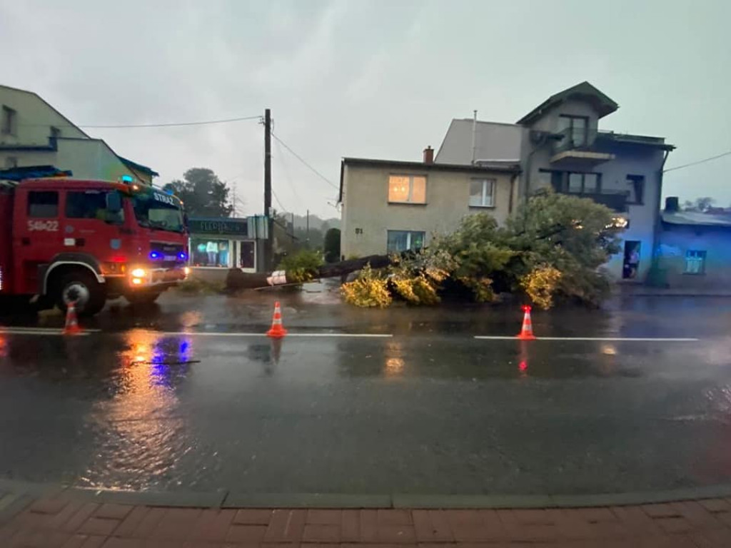 Rekordowa powódź, zamknięta hala sportowa