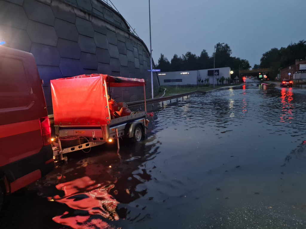 Rekordowa powódź, zamknięta hala sportowa