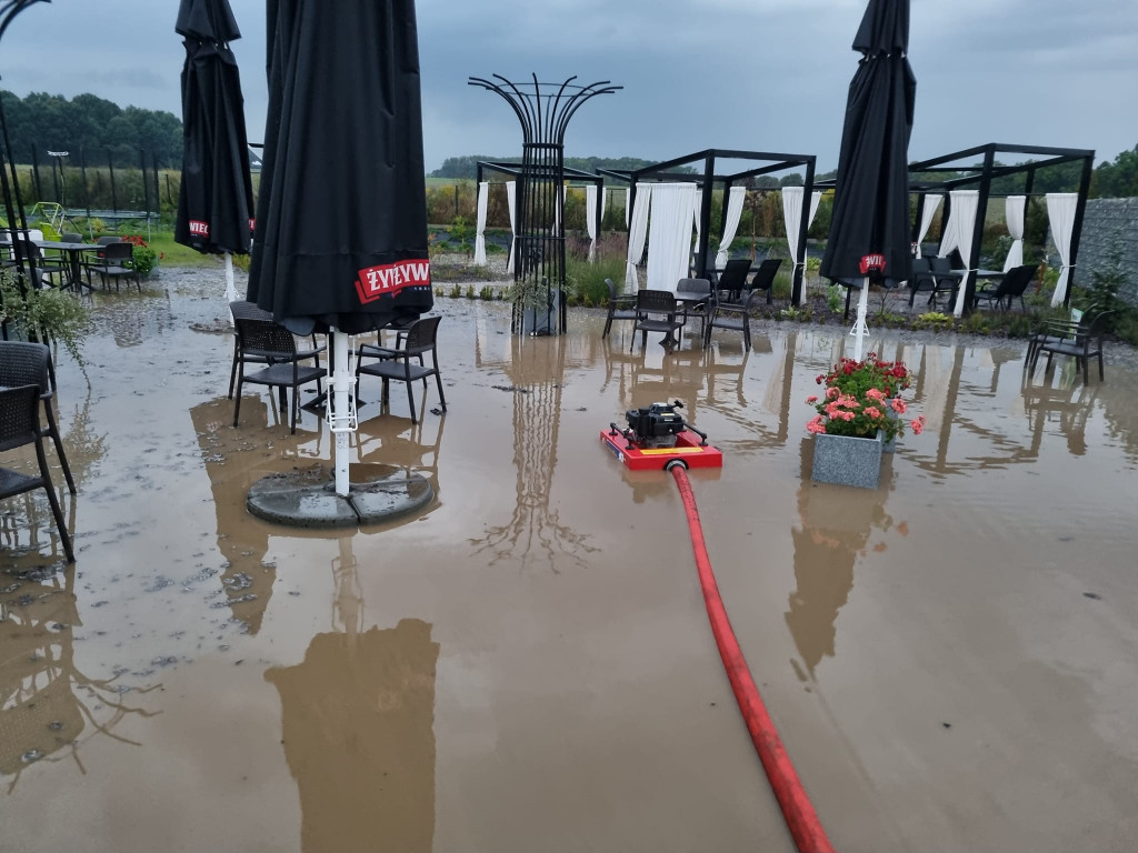 Rekordowa powódź, zamknięta hala sportowa