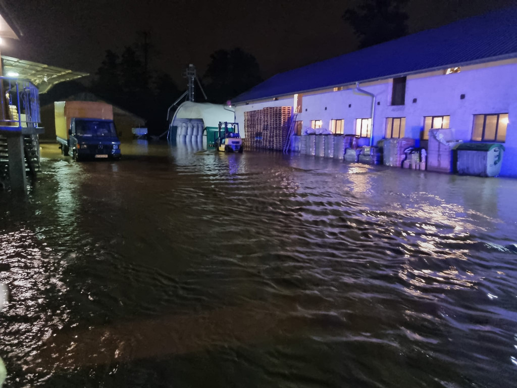 Rekordowa powódź, zamknięta hala sportowa