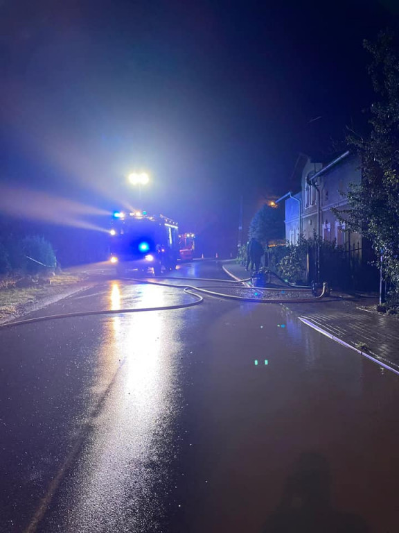 Rekordowa powódź, zamknięta hala sportowa