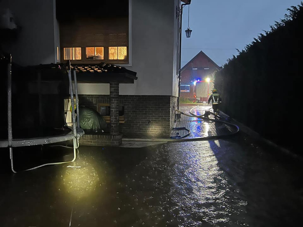 Rekordowa powódź, zamknięta hala sportowa