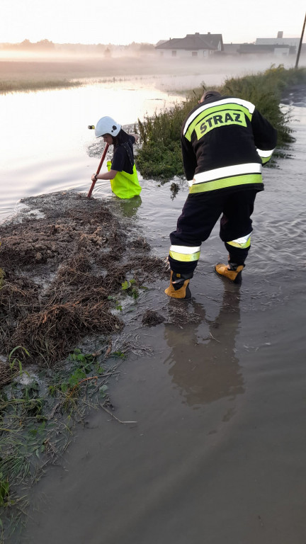 Rekordowa powódź, zamknięta hala sportowa