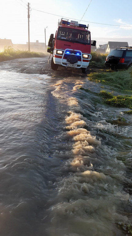 Rekordowa powódź, zamknięta hala sportowa