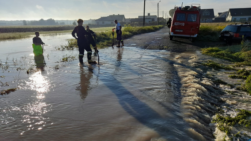 Rekordowa powódź, zamknięta hala sportowa
